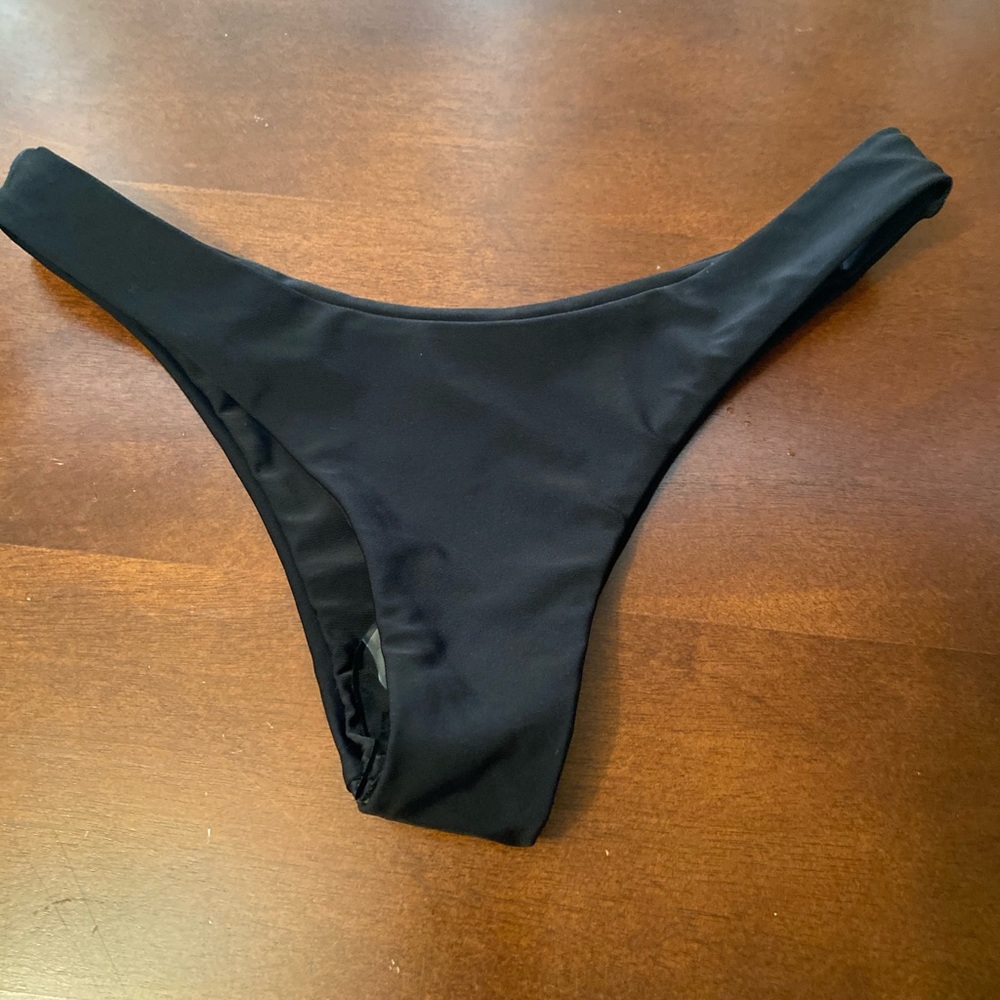 Simple sexy  cheeky black classic bikini bottom black goes with everything S new